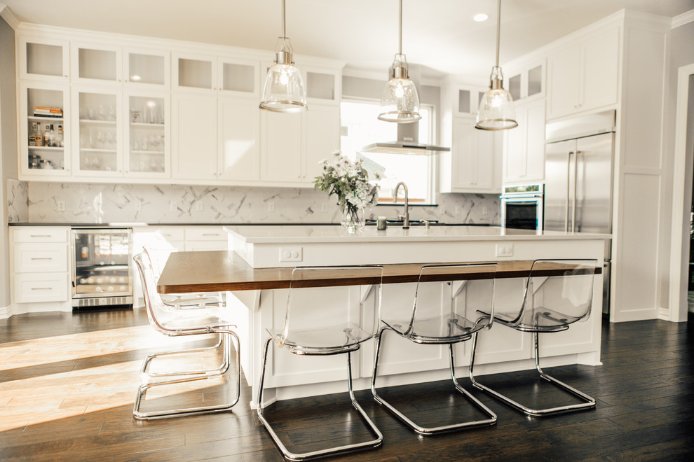 Example of a minimalist kitchen design in Dallas