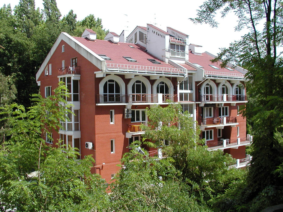 Многоквартирный жилой дом в Центральном районе г. Сочи