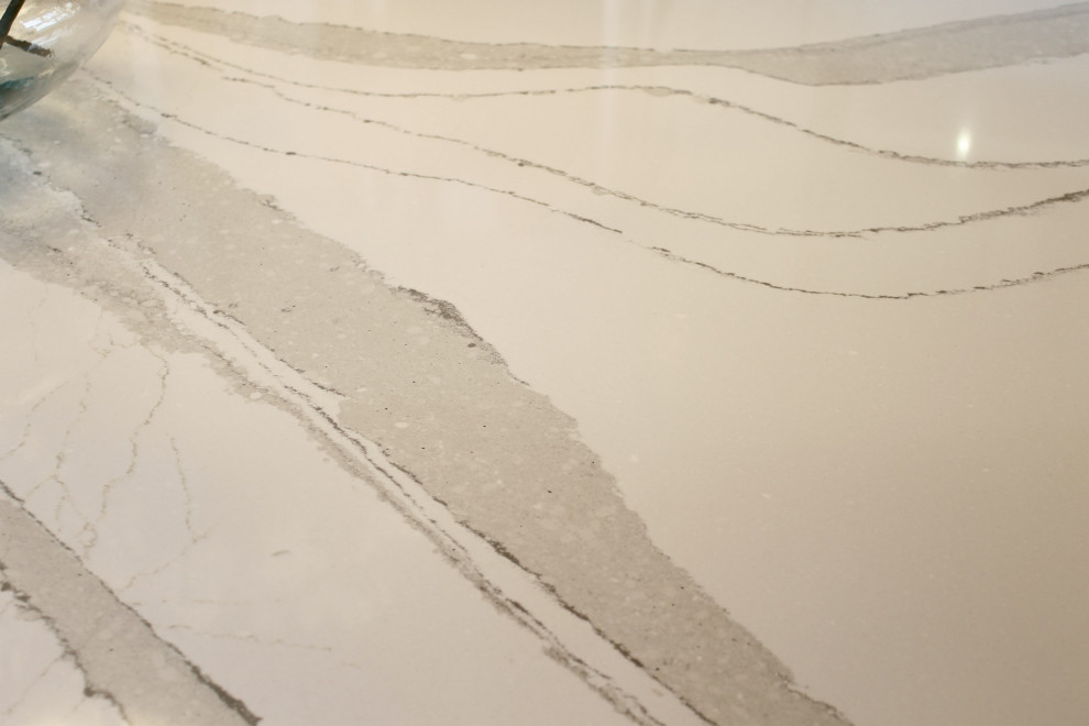 Transitional kitchen photo in Minneapolis