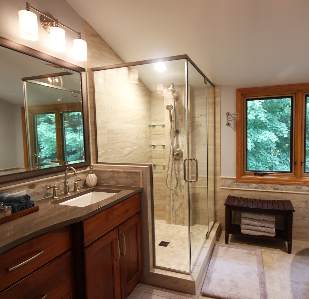 Example of a transitional bathroom design in Milwaukee