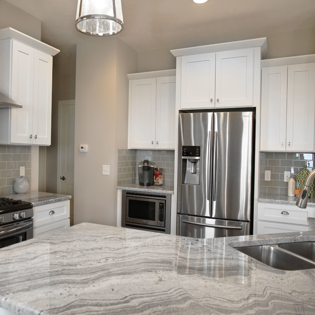 White Shaker Kitchen with Soft Close Doors & Drawers Cuisine