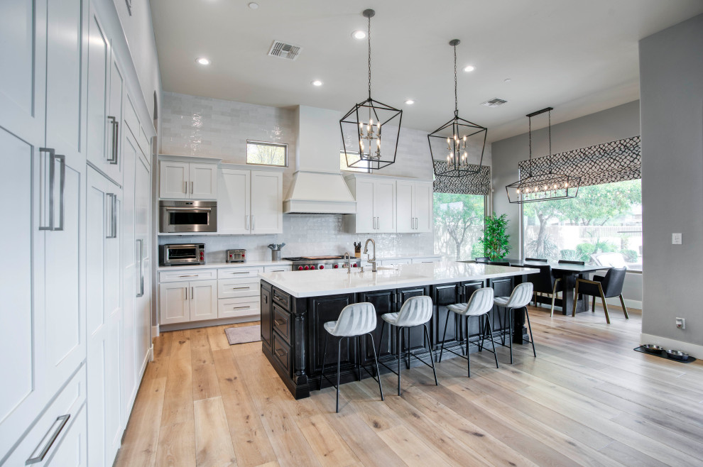 Kitchen - transitional kitchen idea in Phoenix