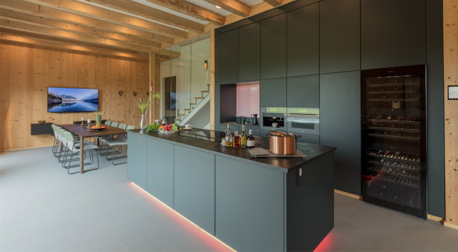 Smart Home - vernetztes Wohnen - Essbereich mit Kücheninsel