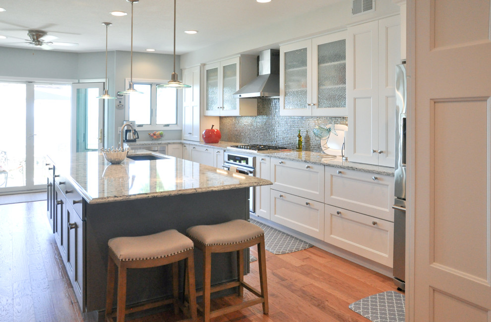 Kitchen - transitional kitchen idea