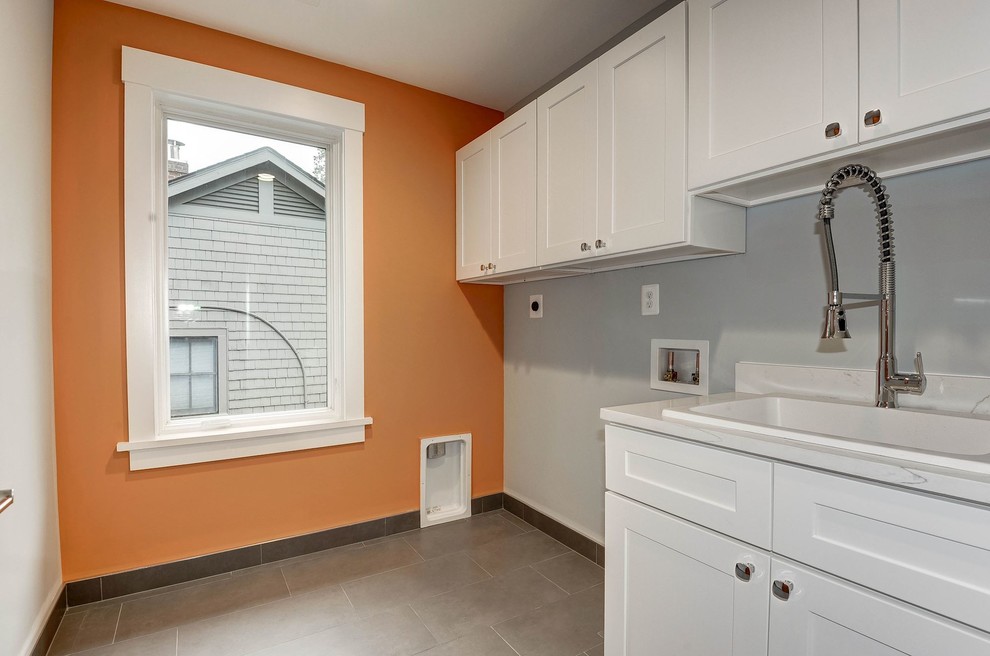 Example of a transitional home design design in DC Metro