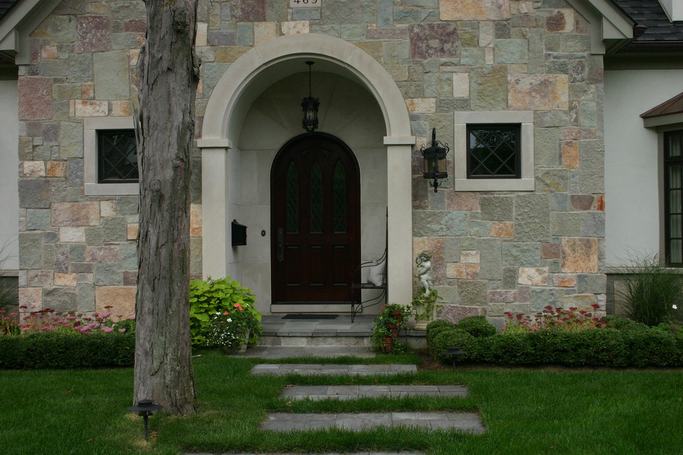 Photo of a traditional entryway in Detroit with a black front door.