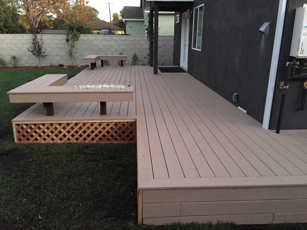 Traditional deck in Los Angeles.