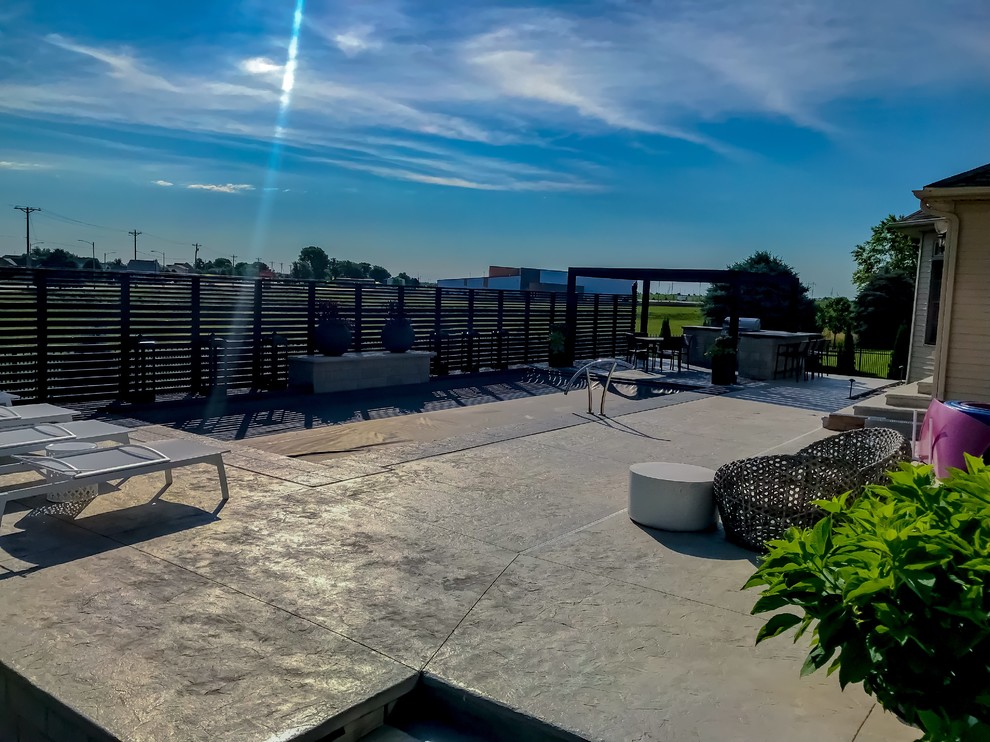 Transitional pool photo in Chicago