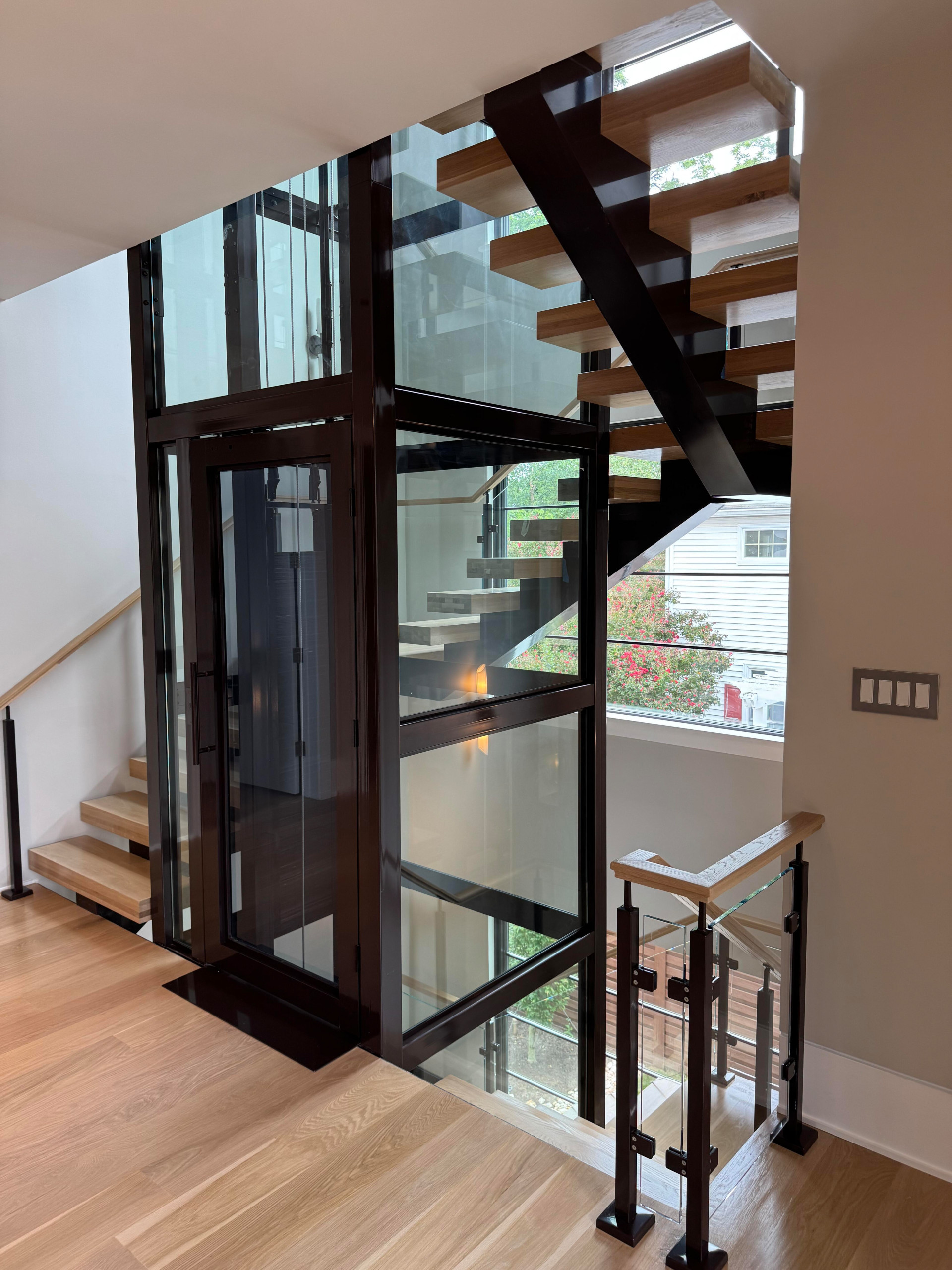 136_Modern Mono-Beam Encircling Glass Elevator, Bethesda, MD 20814