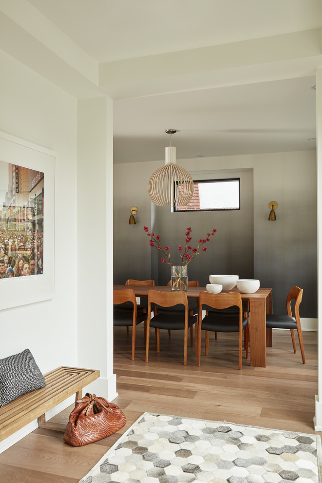 Mid-sized trendy home design photo in Toronto