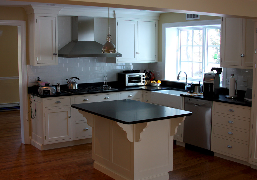 Transitional kitchen photo in Philadelphia