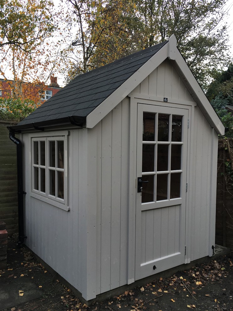This is an example of a mid-sized modern shed and granny flat in London.