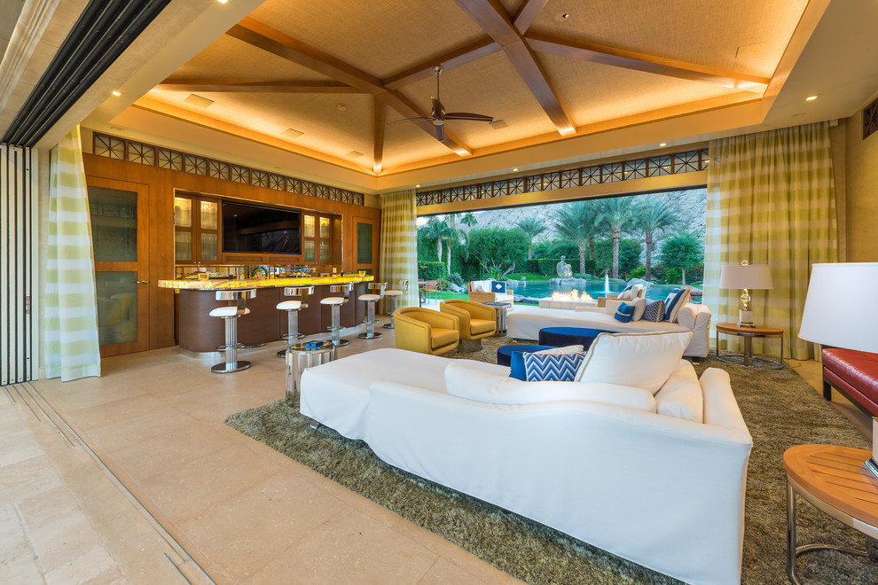 Example of a transitional home design design in Los Angeles