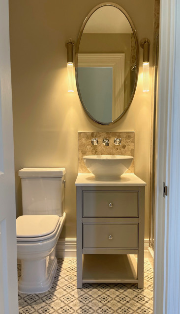 Traditional en-suite traditional-bathroom