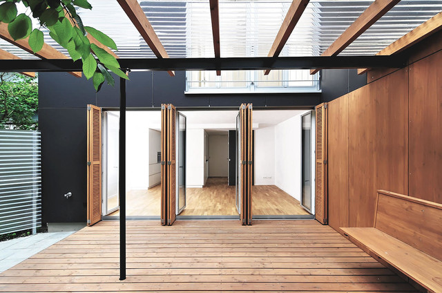 KHM contemporaneo-terraza-y-balcon