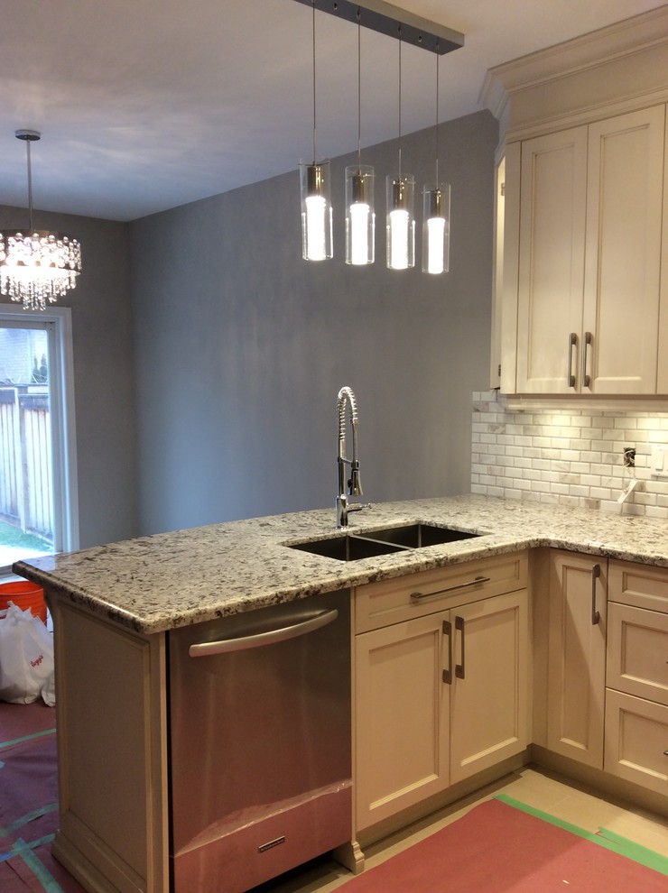 Kitchen - transitional kitchen idea in Toronto