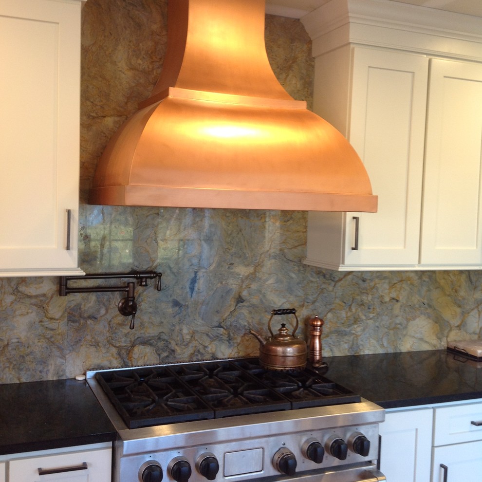 Using Stone to Create a Dramatic Backsplash