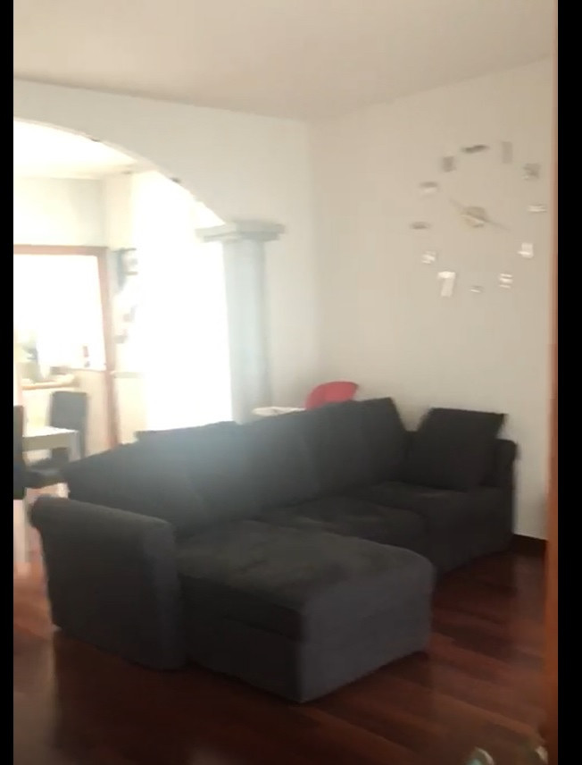 La zona divano prima