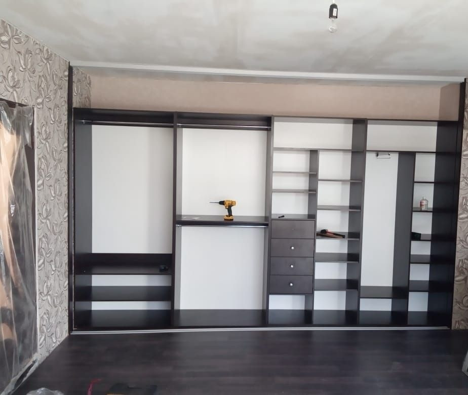 Шкафы и стеллажи