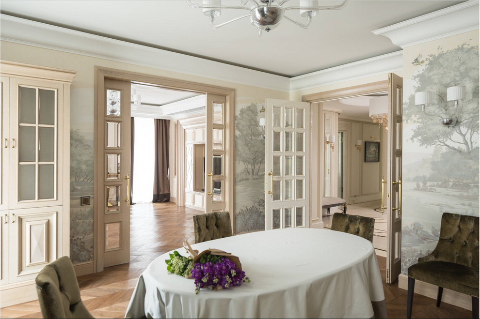 Классика с дизайнерскими обоями