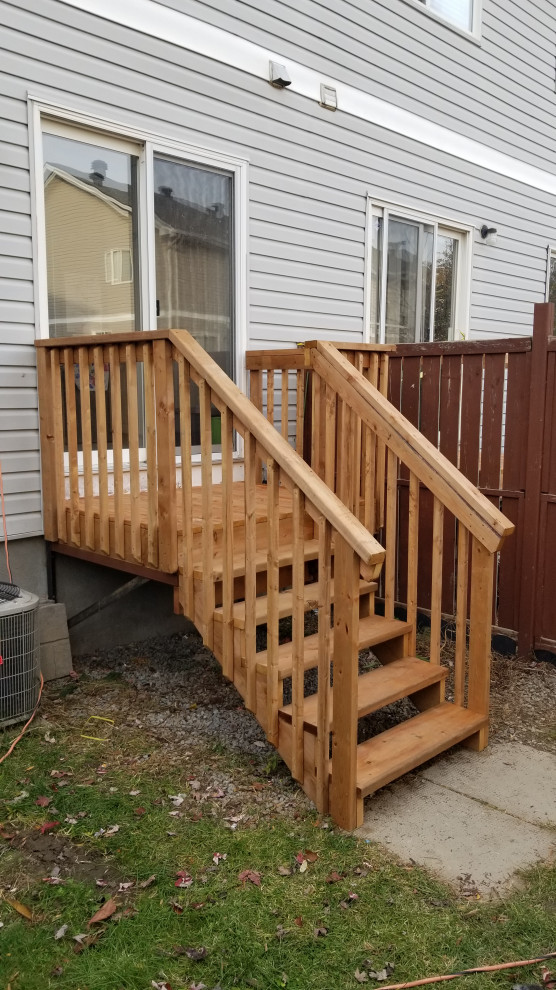 Inspiration for a small traditional backyard and ground level deck in Ottawa with no cover and wood railing.