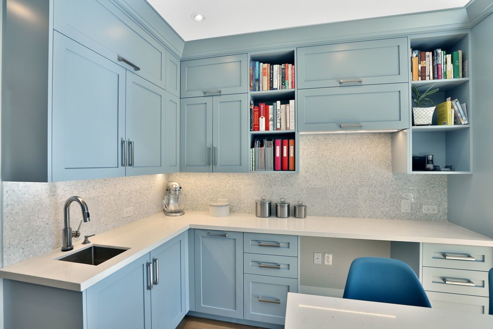 Kitchen - transitional kitchen idea in Toronto