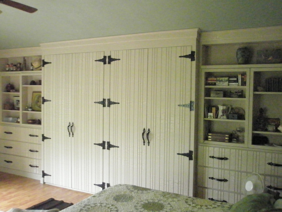 Mid-sized mountain style gender-neutral reach-in closet photo with white cabinets