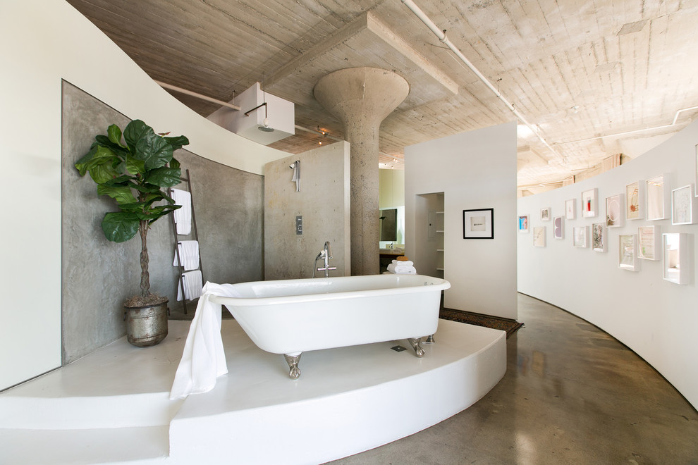 Industrial bathroom in Los Angeles with a claw-foot tub, an open shower, white walls, concrete floors and grey floor.