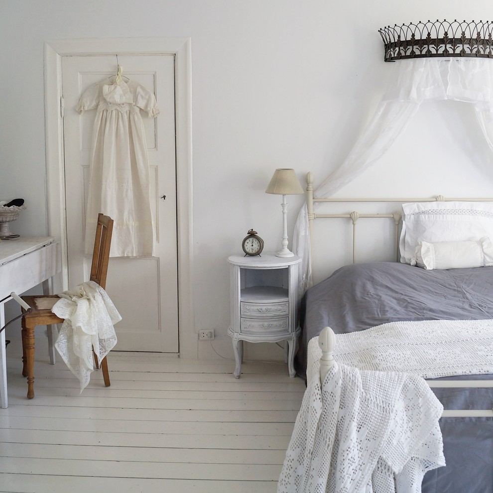 Inspiration for a traditional bedroom in Orebro.