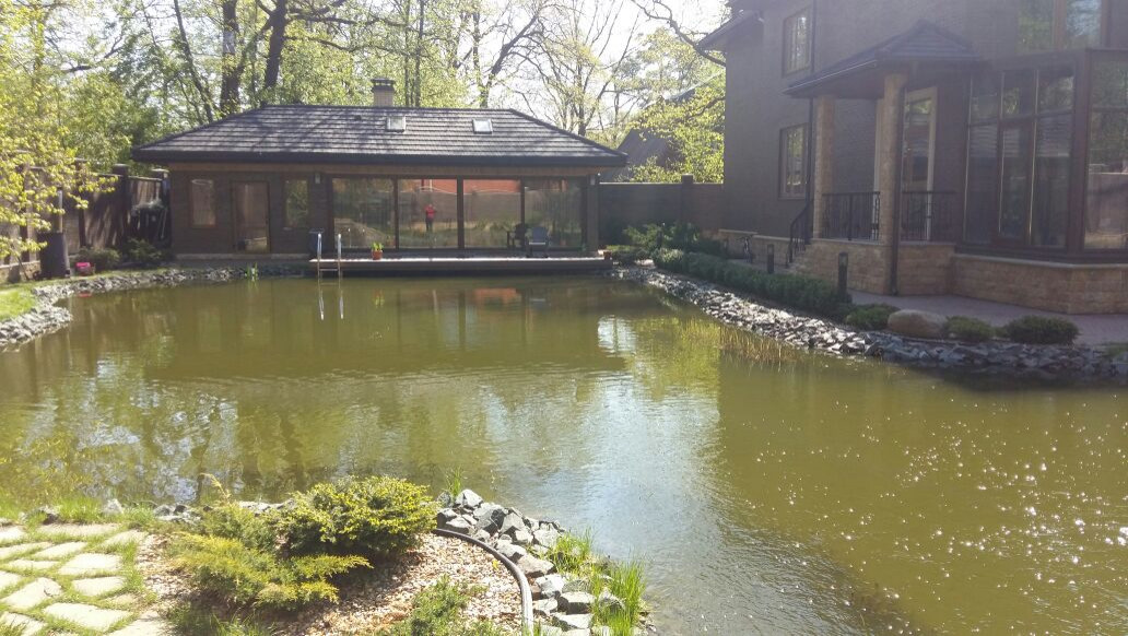 Беседка у пруда