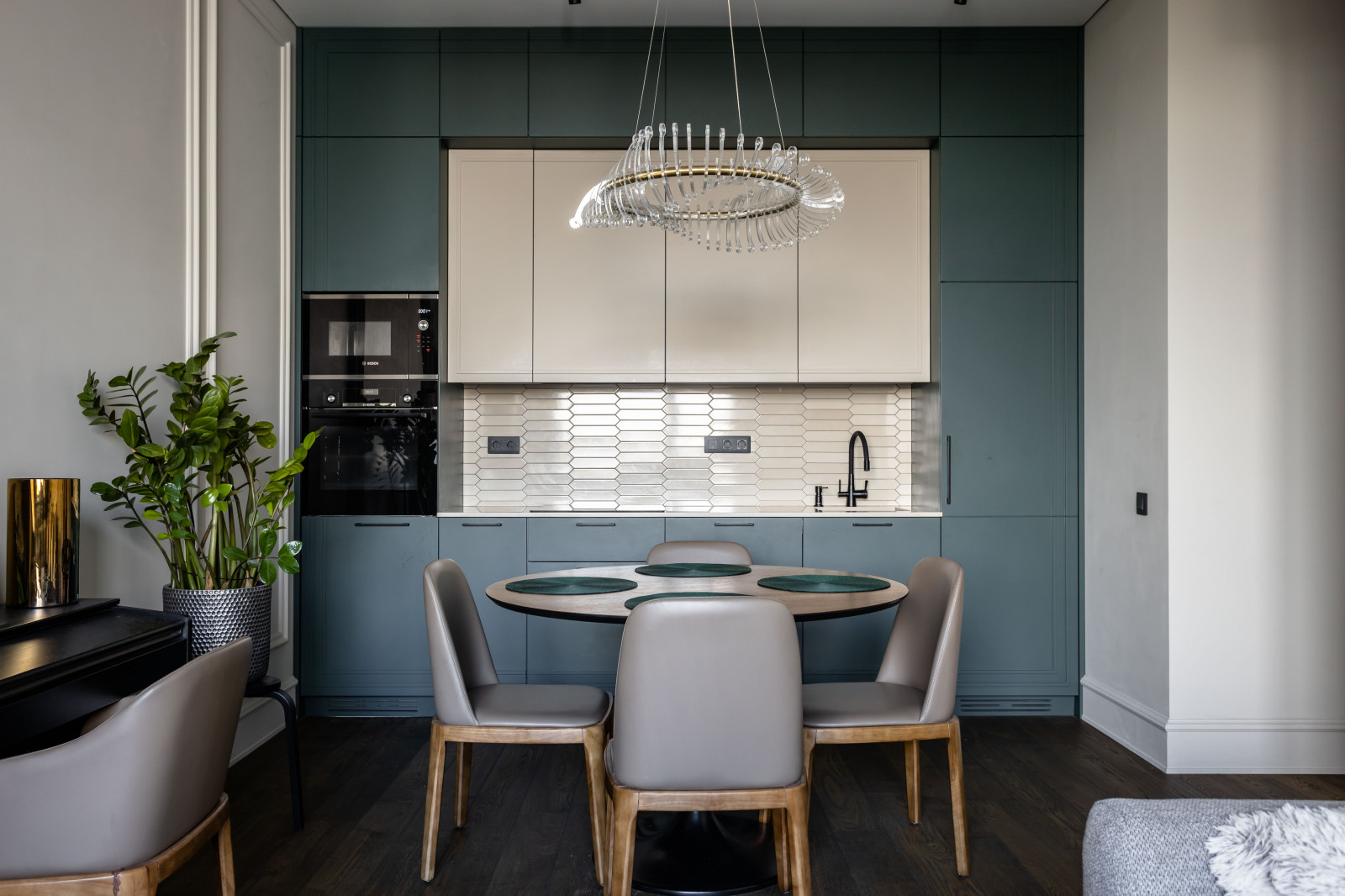 Минимализм и элегантность: кухня в одну стену