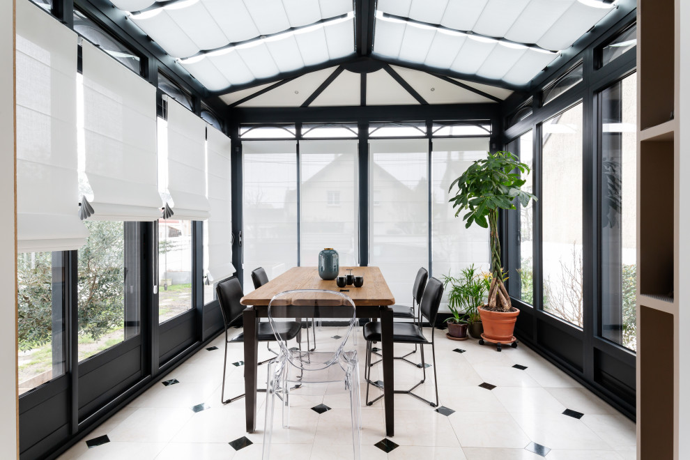Inspiration for a modern sunroom remodel in Paris