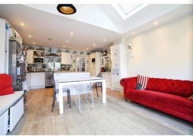 Victory Rd Wimbledon SW19 Mark 1 contemporary-kitchen