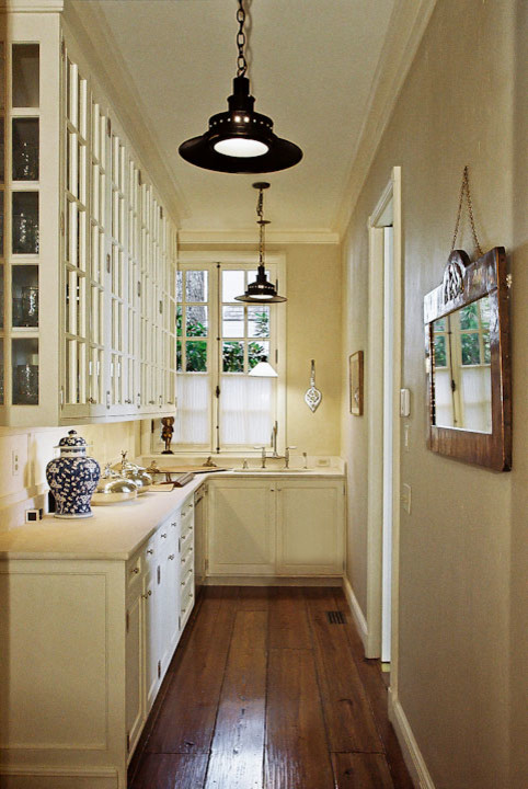 This is an example of a traditional kitchen in New York.