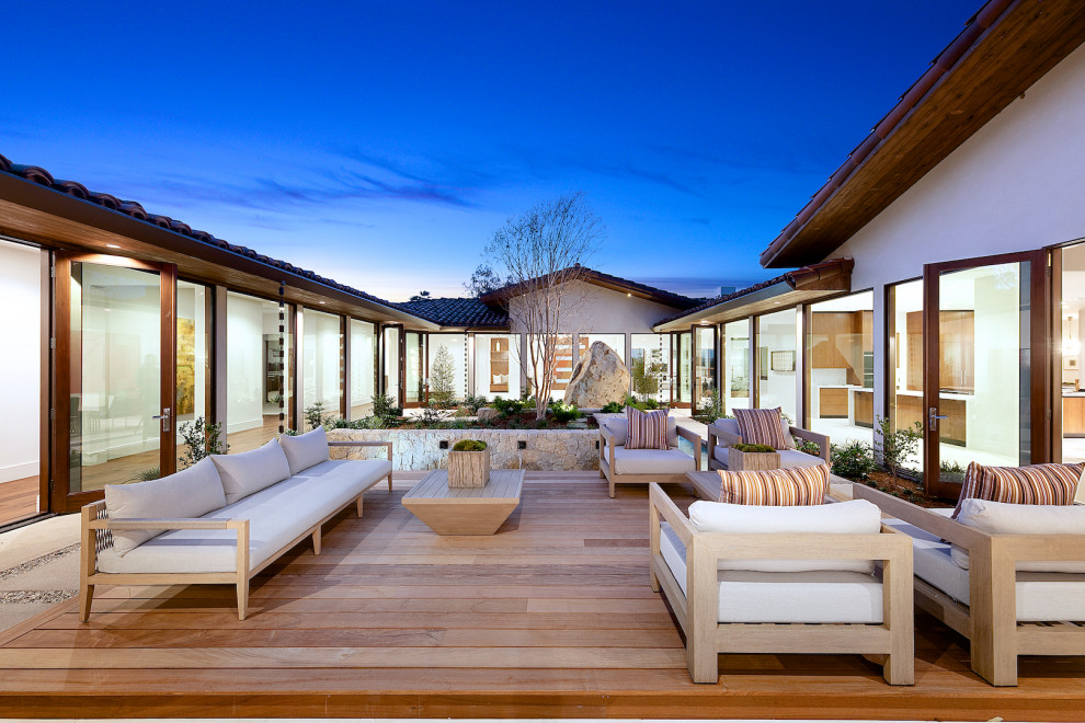 This is an example of a contemporary courtyard and ground level deck in San Diego with no cover.