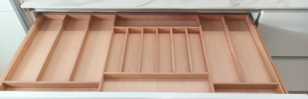 Cucina Laccato Opaco Bianco c/Neolith e Magnetolab
