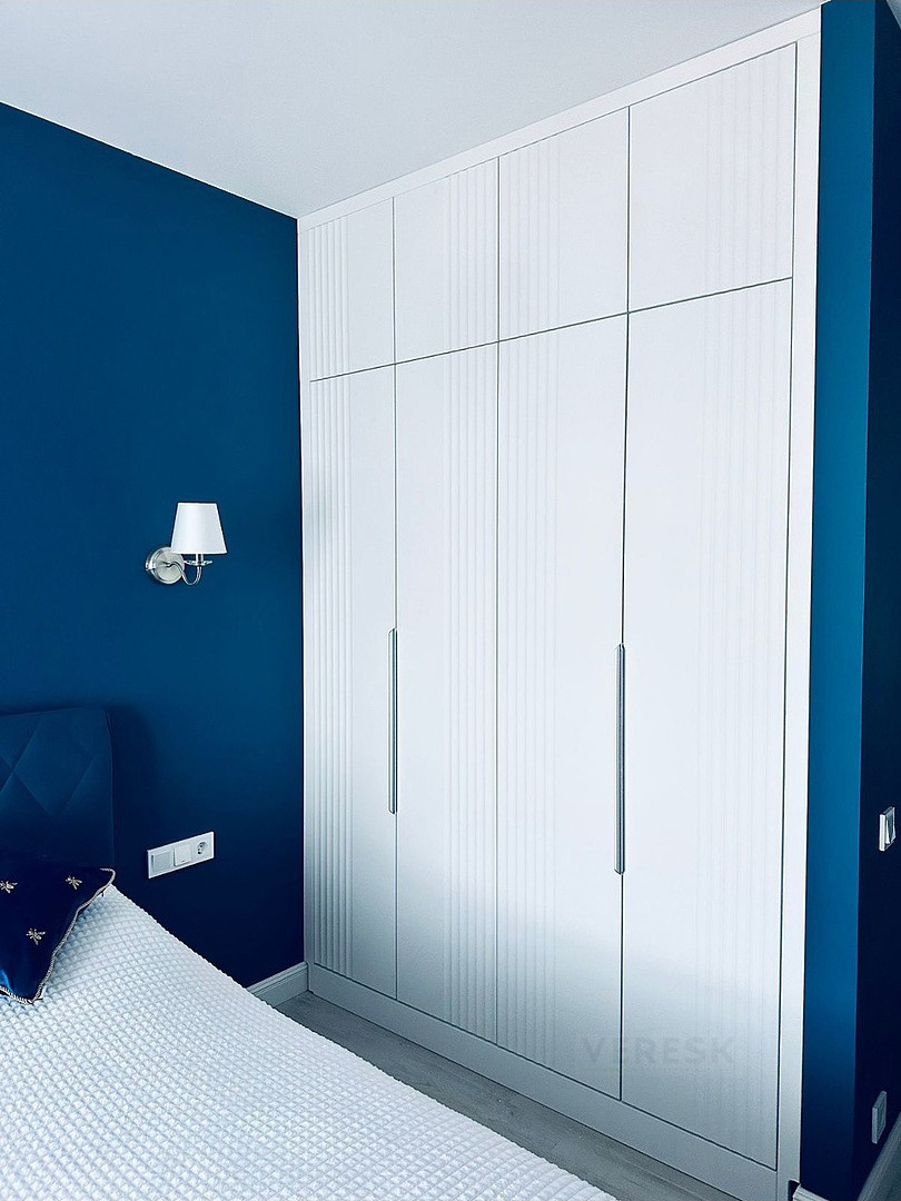 Встроенные распашные шкафы