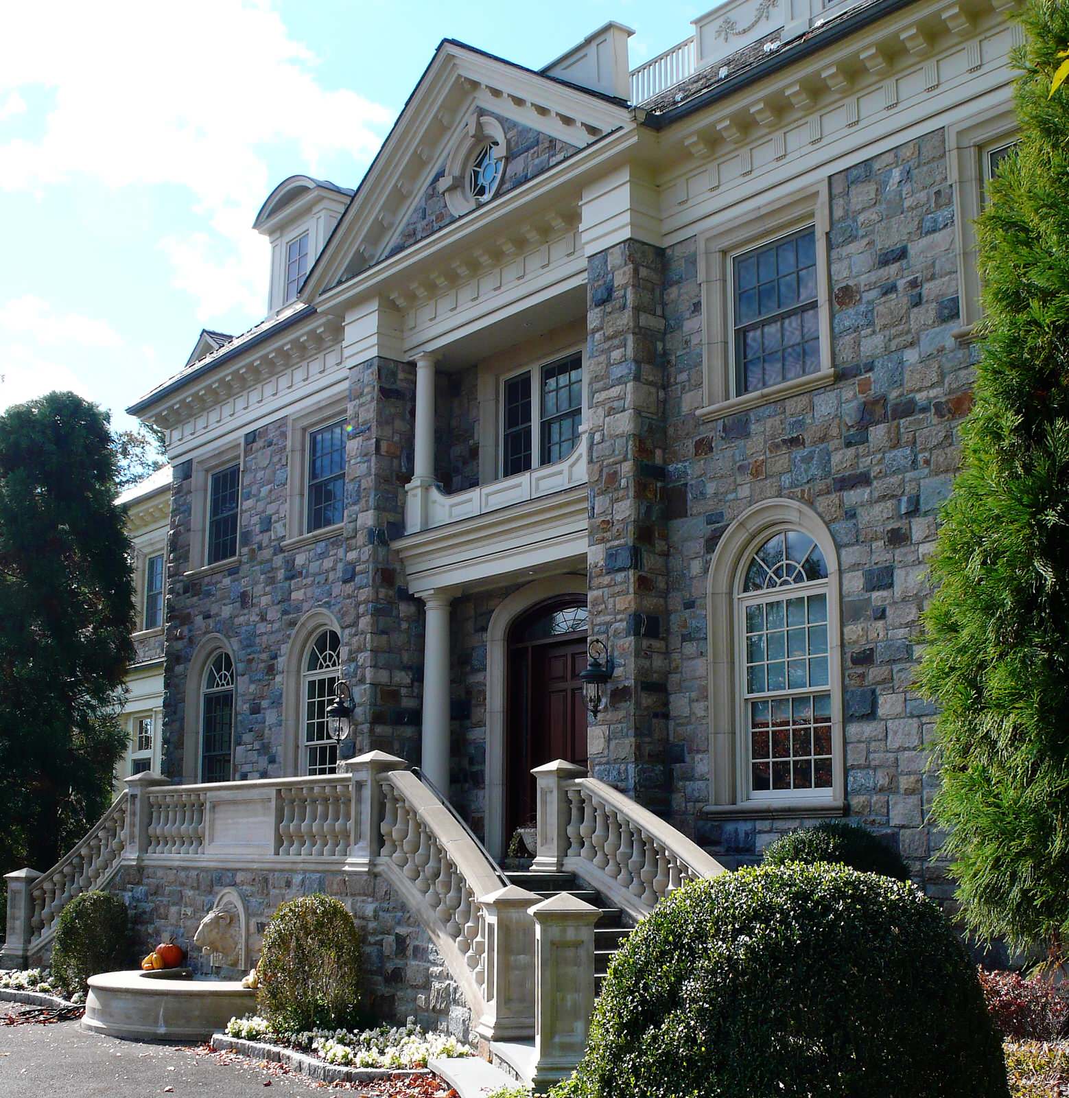 Строительство домов – реализованные фасады