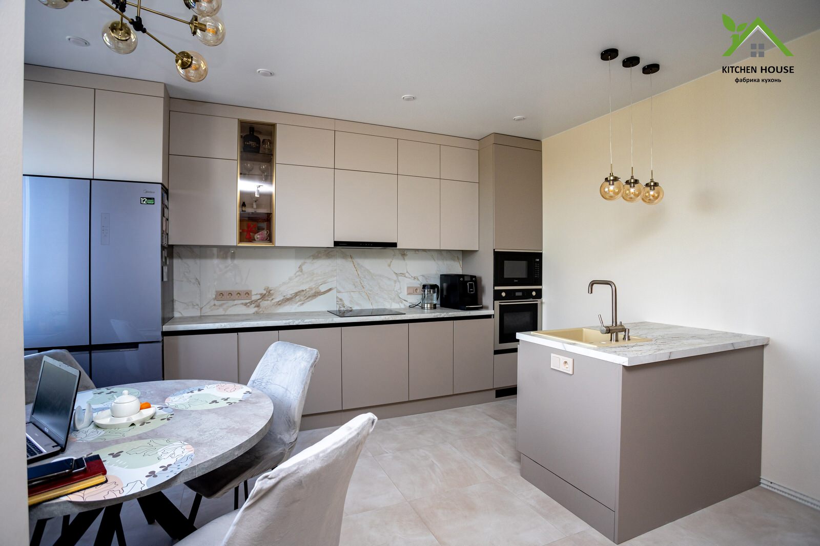 Кухня на заказ - фасад пластик супермат AGT ( Турция)