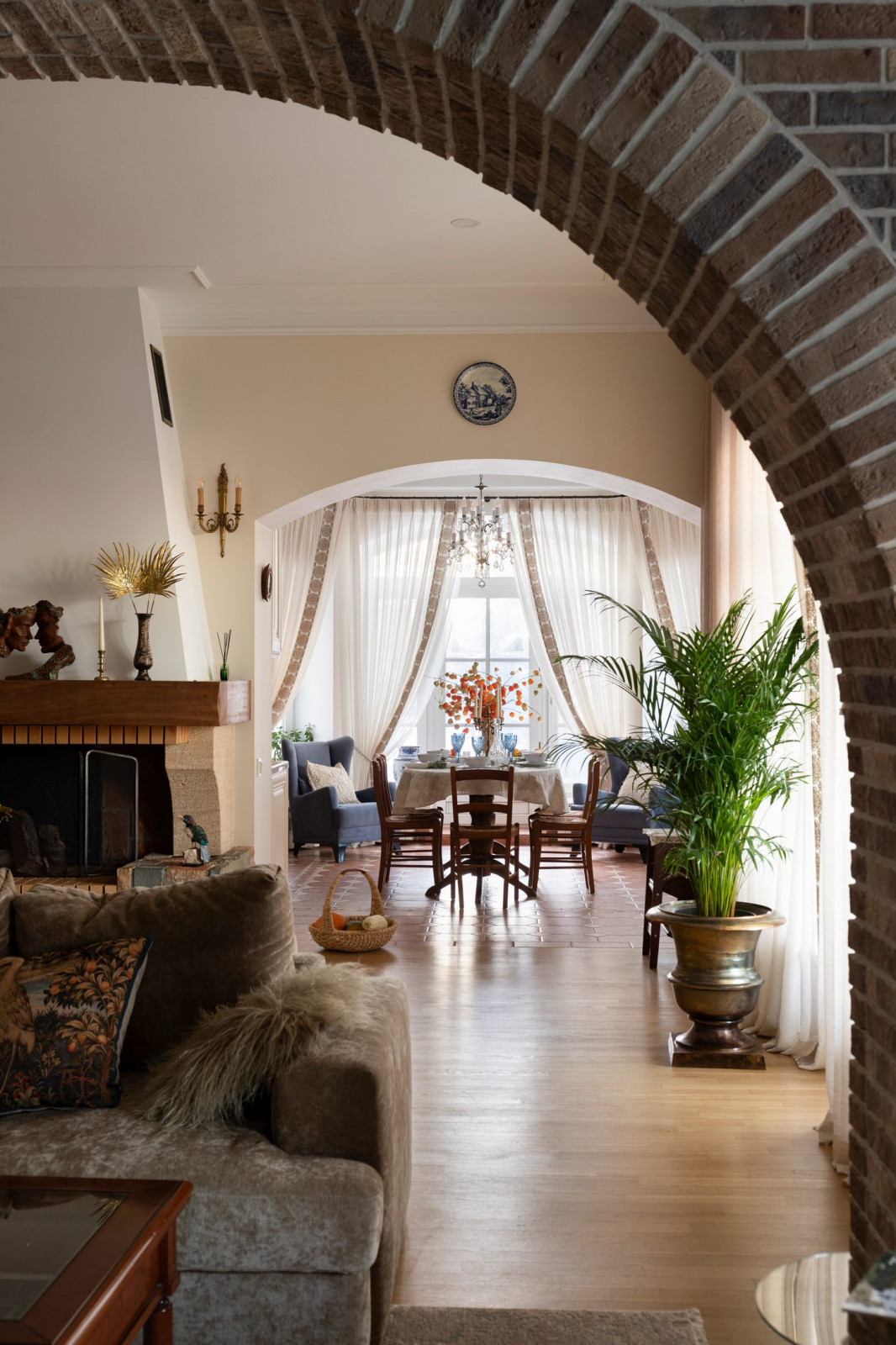 Гостиная с аркой