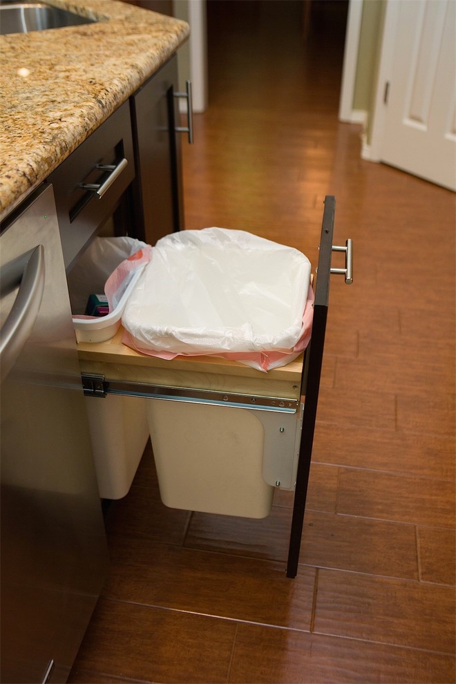 Kitchen - transitional kitchen idea