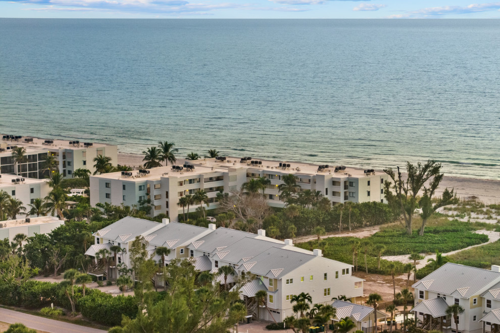 The Gulf Shores Residence - Beachfront Modern Living