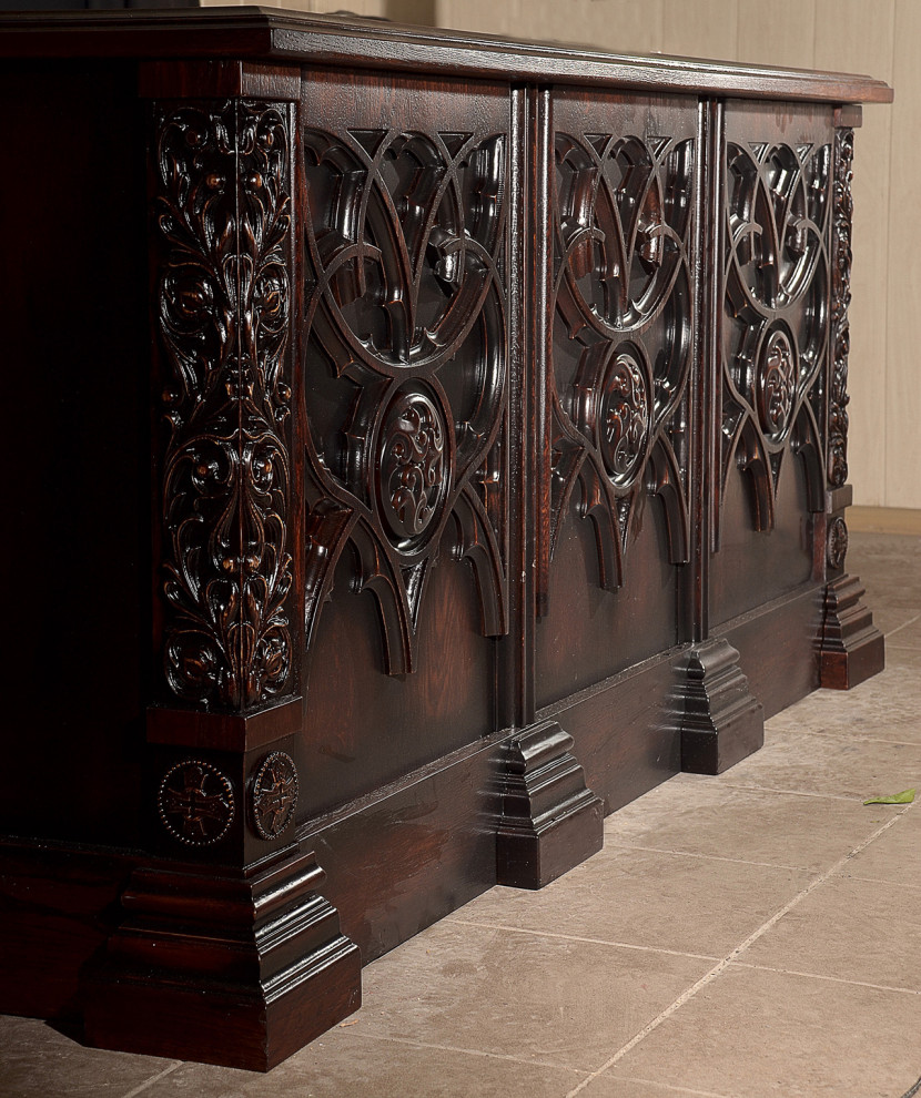 Офисный стол, в готическом стиле