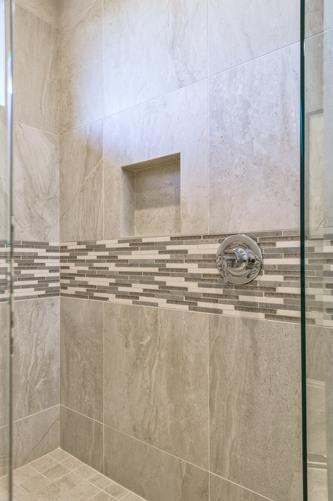 Example of a transitional home design design in Miami