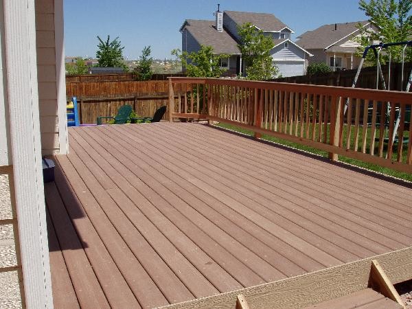 Transitional deck photo in Denver