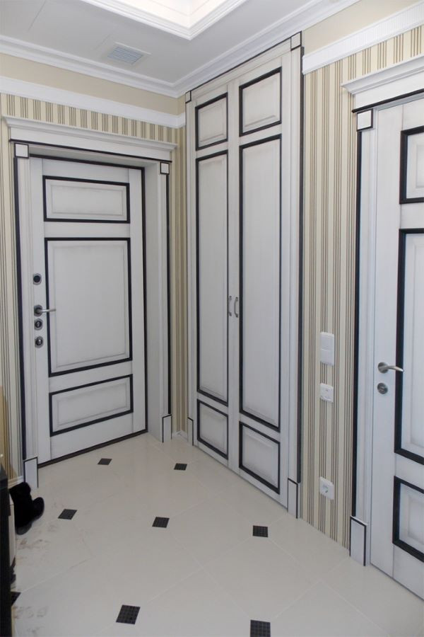 Окрашенные двери