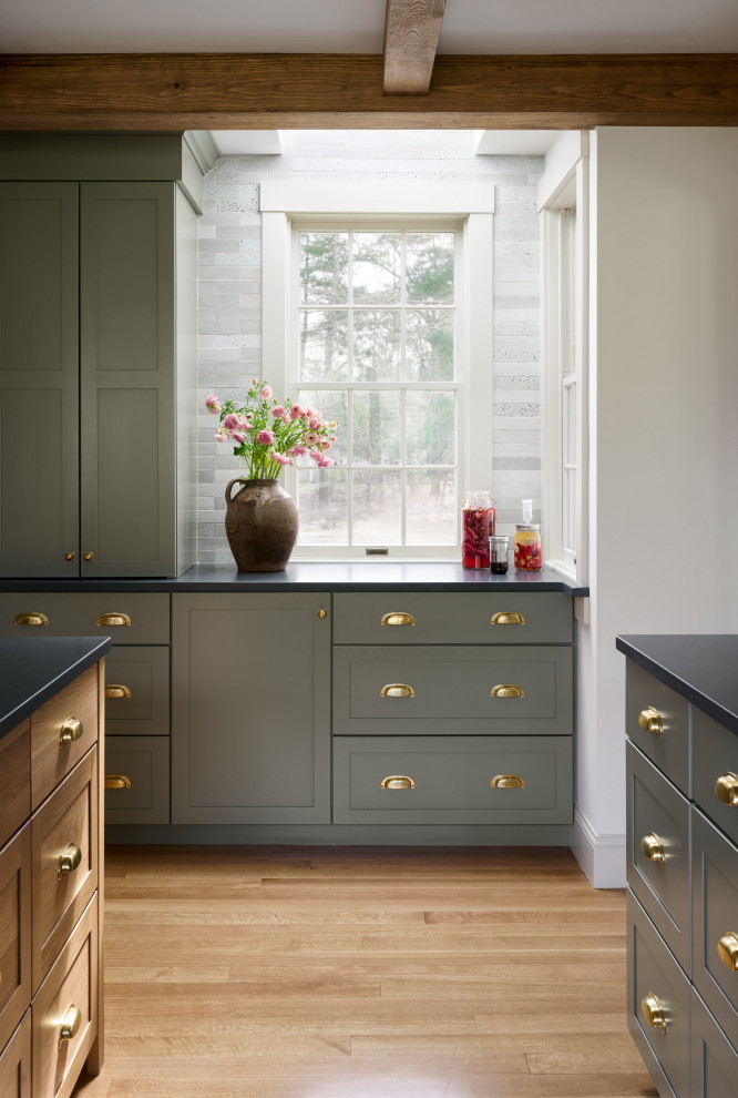 Inspiration for a transitional closet remodel in Boston