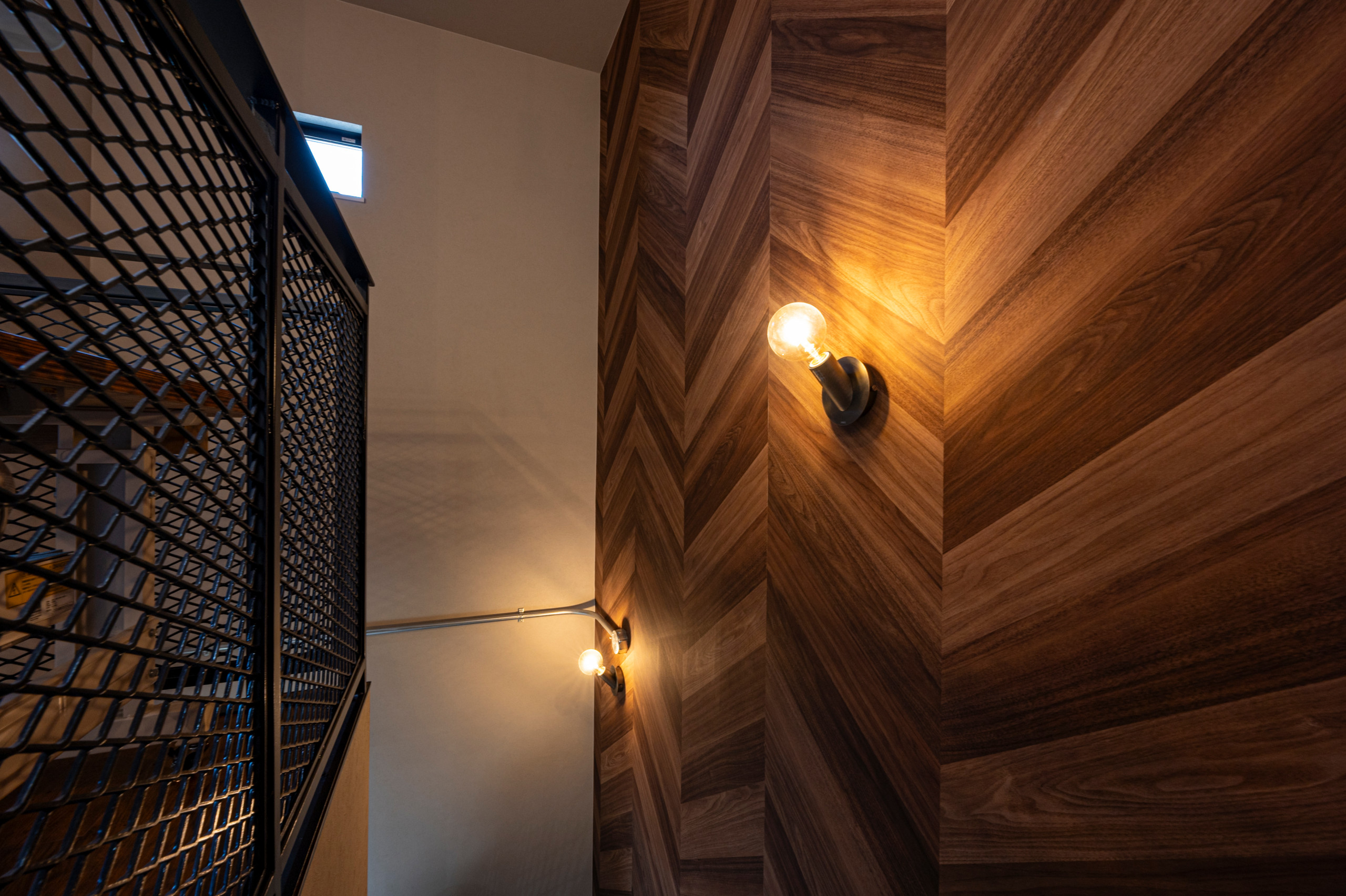 重厚感ある馬具屋