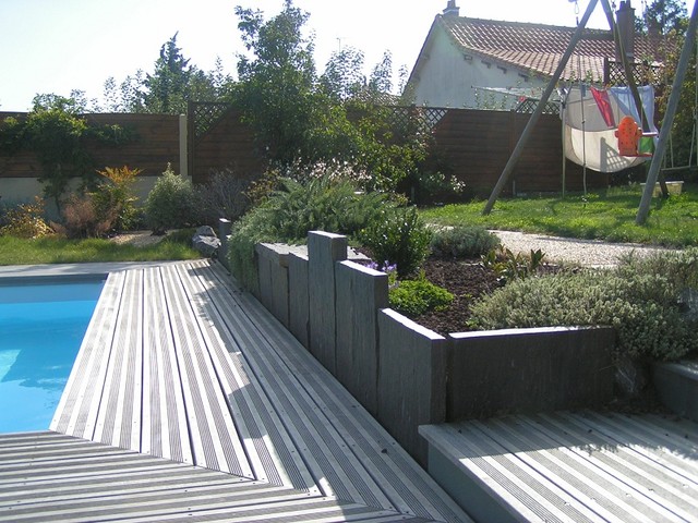 Abords de piscines. contemporary-deck