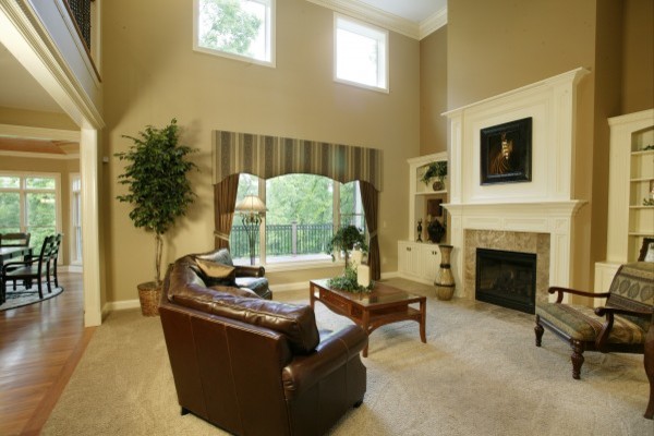 Photo of a traditional living room in Cincinnati.